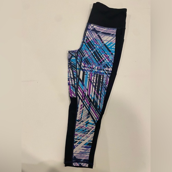 Lularoe Rise workout capris - Picture 2 of 5